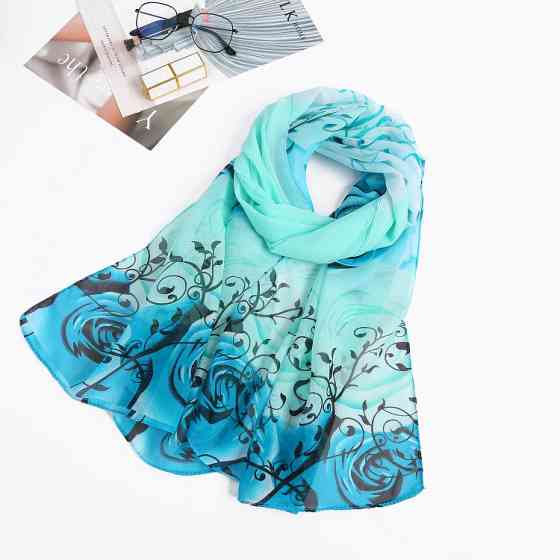 Шарф с розами шифоновый женский 145 на 48 см голубой Киев