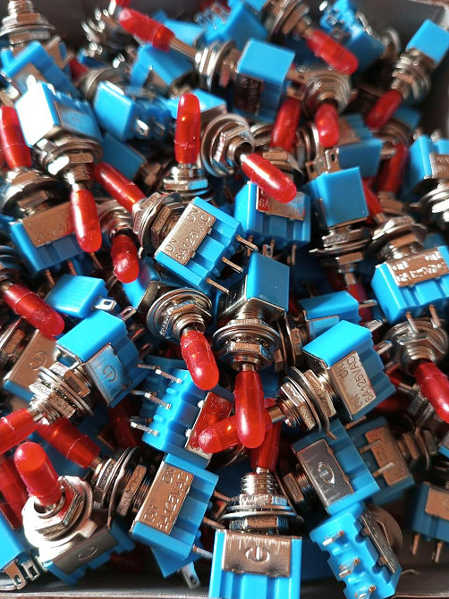 Тумблер MTS-102 (ON-ON) 3-х контактный, 3A, 250VAC Полтава - фото 1