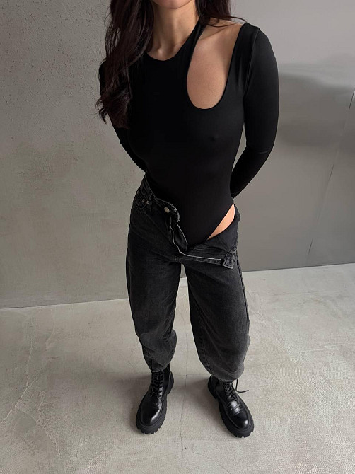 Жіноче стильне асиметричне боді з довгими рукавами трикотаж масло Чорний Одеса - фото 7