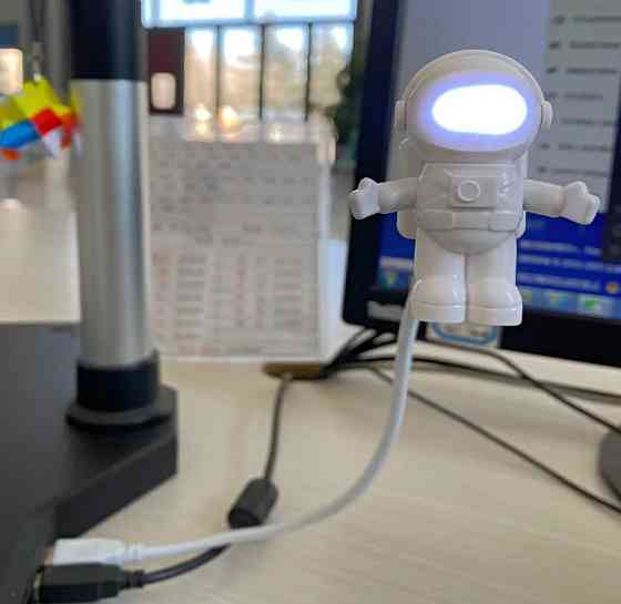 Космонавт Мини USB LEDподсветка-лампа для ноутбука и компьютера (ночник) Киев