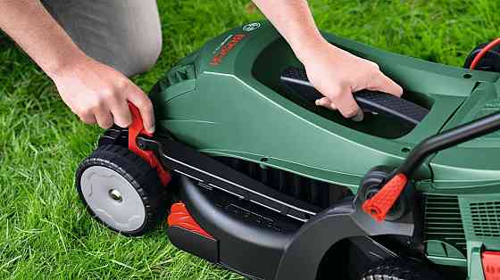 Газонокосарка Bosch UniversalRotak 37-555 (0.600.8A6.501) ( 27117 ) Харьков