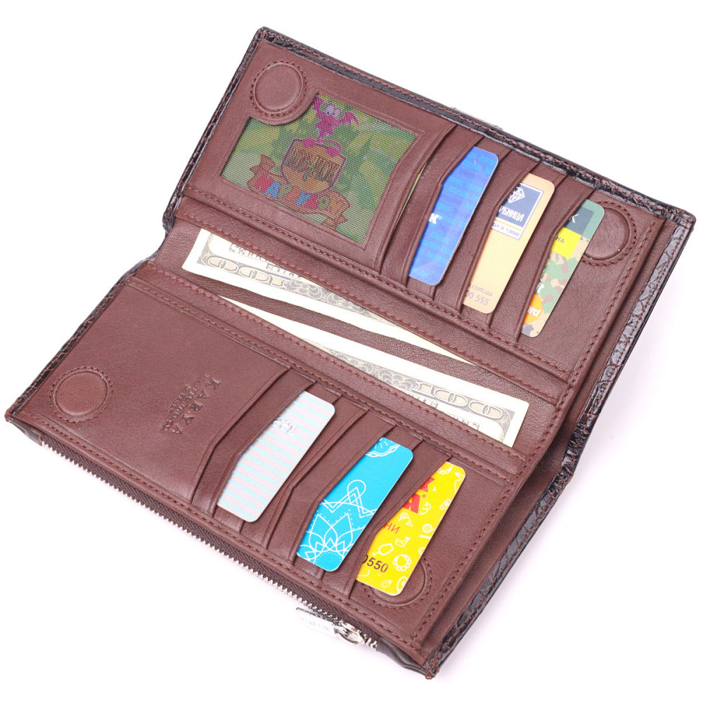 Лакированное вертикальное мужское портмоне из натуральной кожи с тиснением под крокодила KARYA 21424 Коричневый Киев - изображение 6