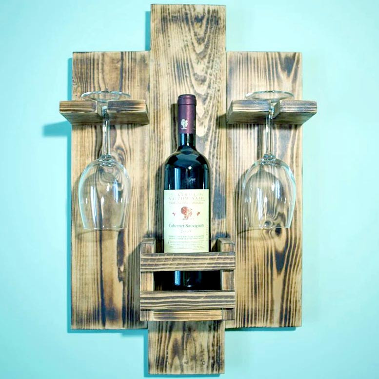 Настенная винная полка 