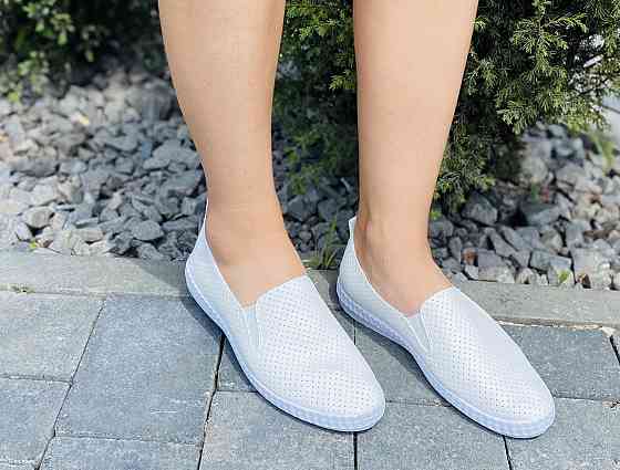 Yzy Мокасини балетки жіночі білі весна-літо зі штучної шкіри з перфорацією YZY B2109-2 р. 36-41 Коломия