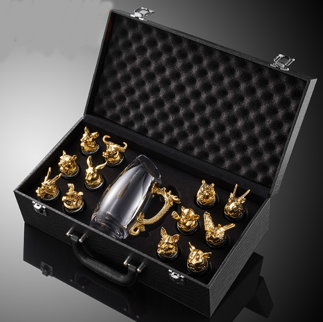 Набор рюмок Китайский гороскоп 30 мл х 12 шт Графин 300 мл в Кейсе Старое золото Кременчуг - изображение 1