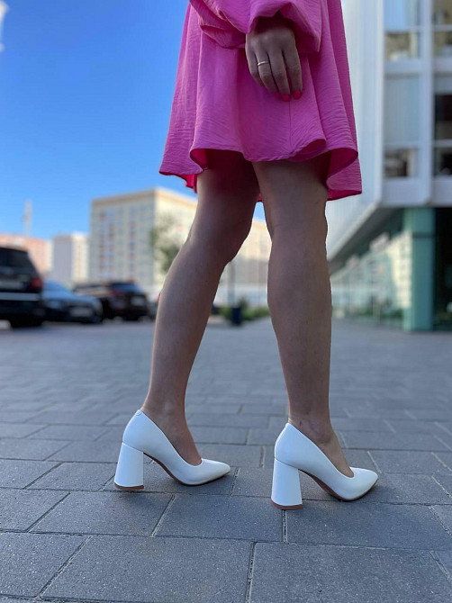 Meideli Модні жіночі туфлі з гострим носком на грубих підборах 8 см. з еко-шкіри білі весна-осі Коломия - фото 5