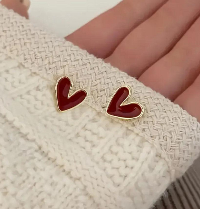 Минималистичные серьги-пусеты в форме сердца, красные, 13 мм Женские гвоздики для повседневной носки Киев - изображение 2