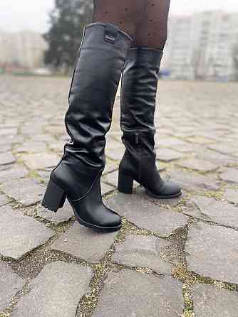 Valiente Високі чоботи жіночі демісезонні весна-осінь на стійкому каблуці чорні з натуральної ш Коломыя