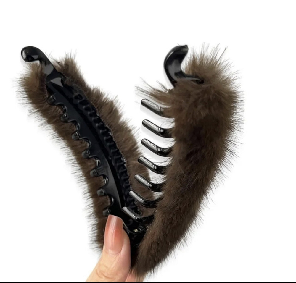 Шпилька-банан зі штучного хутра Смела - изображение 1