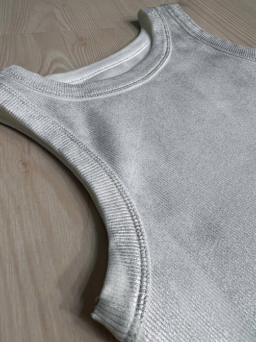 Майка женская A-N 332 в рубчик с эффектом серебристого напыления, белый, one size Киев - изображение 2