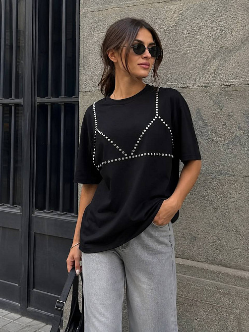 Футболка женская Yi Fang 320 oversize с декоративными заклепками бра one size, черный, one size Киев - изображение 19