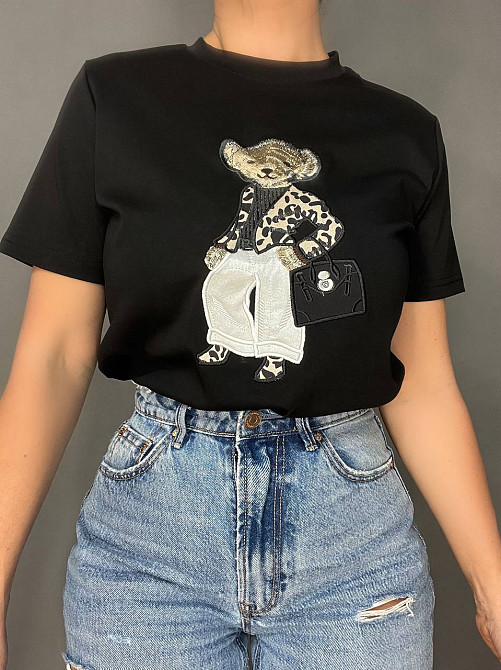 Футболка жіноча A-N 26007 базова однотонна нашивка ведмедик з сумкою середня довжина one size, чорний, one size Київ - фото 10