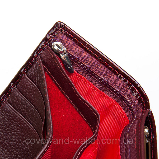 Бордовий лаковий маленький жіночий гаманець із монетницею ST Leather Київ - фото 7