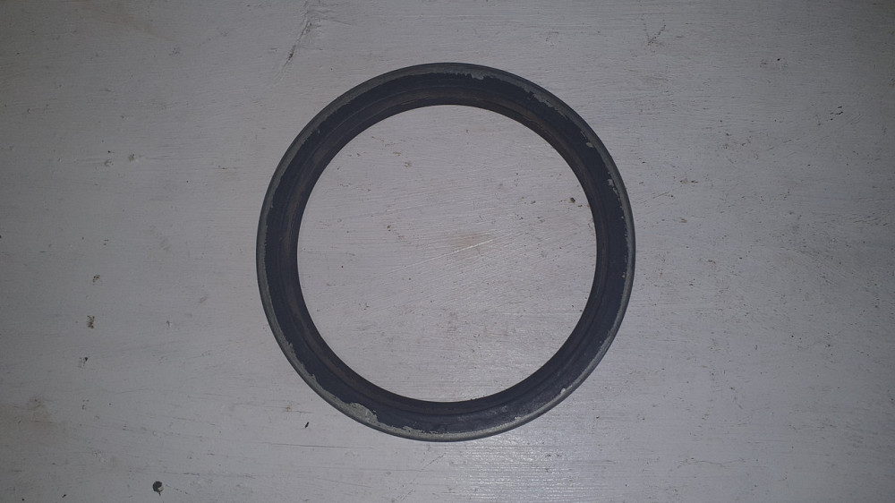 Сальник ступицы заднего колеса КамАЗ. 142х168х15 мм. СССР. Харьков - изображение 1