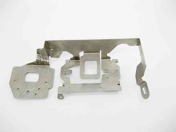 Mercedes-Benz  A2215452647 Алюмінієвий кронштейн блоку парктроників та блоку закриття кришки багажника Одеса