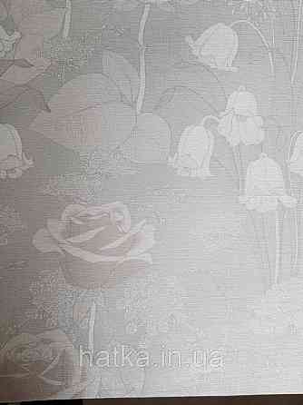 Шпалери вінілові Lutece Melody 51197007 квіти троянди дзвіночки листя білі бежеві на світло-сірому тлі Київ