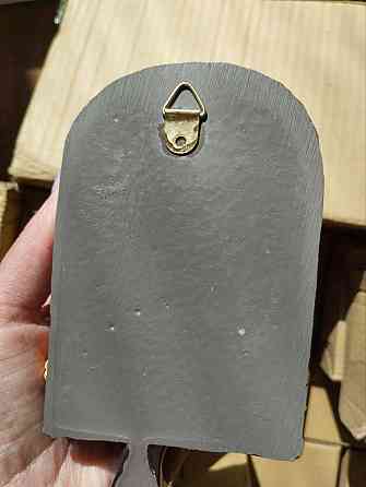 Садова фігурка Гном у вікні. Підвісна садова фігурка. Садовий гном. Червоний Одеса