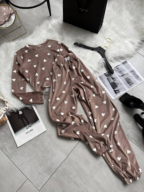 Жіноча стильна принтована домашня піжама з плюшевого велюру Капучино Одеса - фото 2