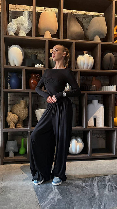 Жіночий стильний костюм-двійка: лонгслів з імітацією бра та штани віскоза Чорний Одеса - фото 5