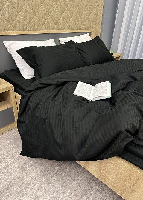 Комплект постільної білизни Страйп-сатин Сімейний з простирадлом на резинці 180х200х25, 2 підковдри 150х200, 2 наволочки 70х70 Чорний (88-218) Київ - фото 5
