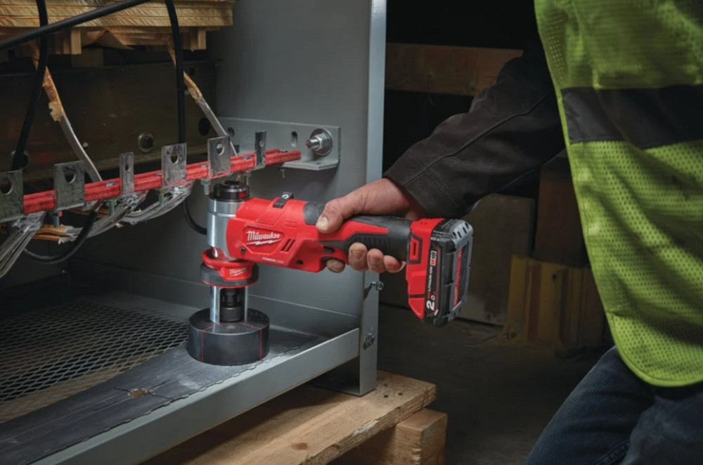 Пробойник гидравлический для отверстий аккумуляторный FORCE LOGIC MILWAUKEE M18 HKP-201C (зарядное устройство, 1 аккумулятор М18 2 Ач, а Одесса - изображение 7
