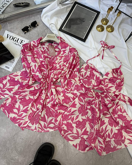 Жіночий легкий принтований костюм-трійка: сорочка топ і шорти із шовку Рожевий Одеса - фото 1