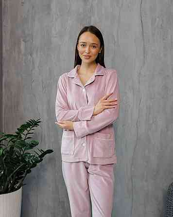 Костюм из плюшевого велюра на пуговицах с двумя карманами Пудровый S Харьков