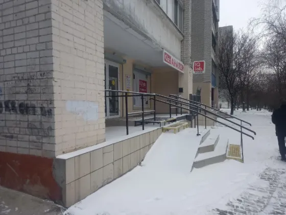 Суборенда 80 м2\ оренда 107 м2 на Робочій 160. Червона лінія, окремий вхід, 2 великих вікна на червону лінію. Власний туалет, точки води і каналізації Дніпро