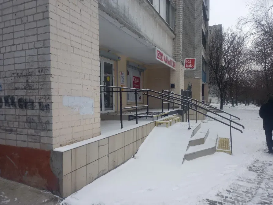 Суборенда 80 м2\ оренда 107 м2 на Робочій 160. Червона лінія, окремий вхід, 2 великих вікна на червону лінію. Власний туалет, точки води і каналізації Дніпро - фото 3