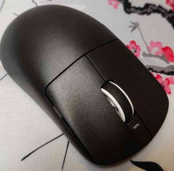 Легка бездротова геймерська мишка Vgn Vxe Dragonfly R1 SE+ з сенсором Pixart 3395 SE. Київ