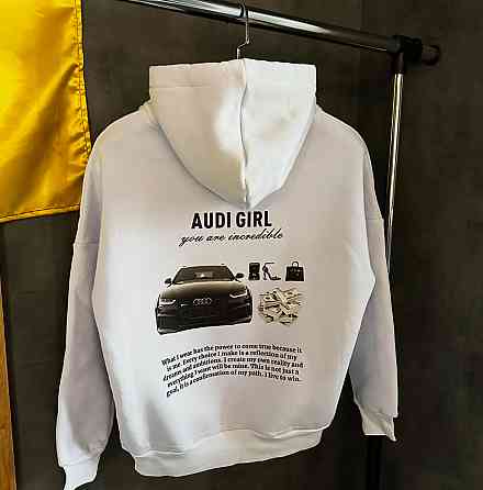 Худі жіноче біле “Audi Girl” з принтом Чернівці