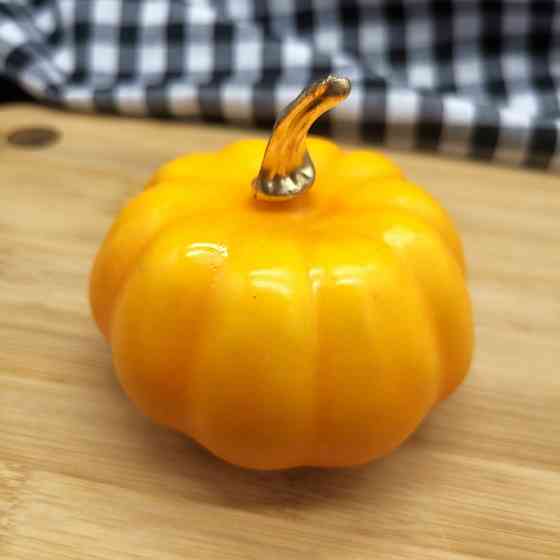 Тыква на Хэллоуин маленькая декоративная 8 см оранжевый Киев