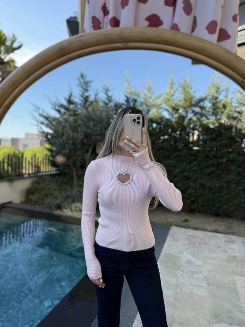 Жіночий базовий светр з оригінальною декорацією в вигляді сердечка + стрази машинна вʼязка Одеса - фото 4