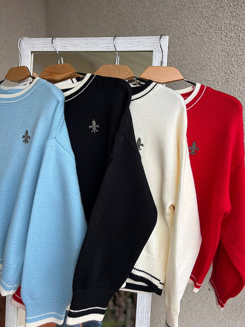 Светр жіночий A-N 6101 широкий оверсайз прикраса вензель попереду з камінням, блакитний, one size Київ - фото 9