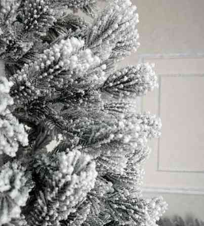 Штучна лита конусна ялинка Класик засніжена 2.6м Київ