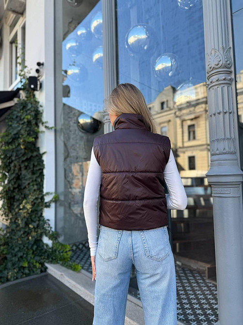 Жіноча утеплена жилетка на блискавці плащівка лак на синтепоні Шоколад, 42 Одеса - фото 4