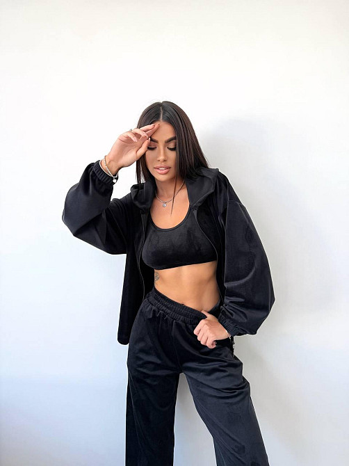 Жіночий стильний прогулянковий костюм-трійка: кофта топ і штани з м'якого велюру Чорний, 46/48 Одеса - фото 4