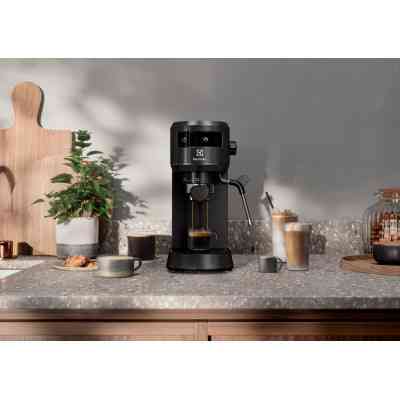 Рожковая кофеварка эспрессо Electrolux E6EC1-6BST Винница