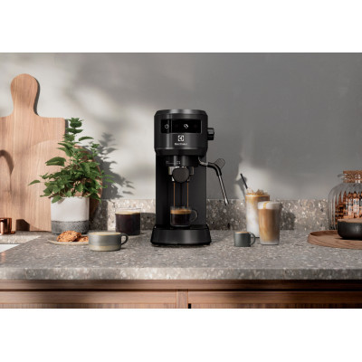 Рожковая кофеварка эспрессо Electrolux E6EC1-6BST Винница - изображение 3