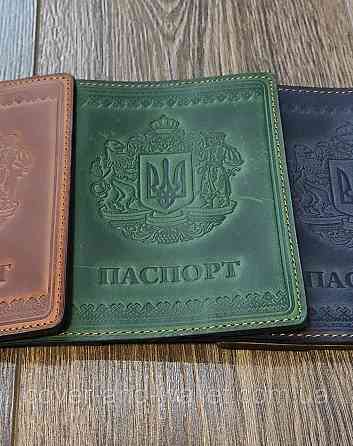Кожаная обложка на паспорт с гербом Украины зеленого цвета ST Leather Киев
