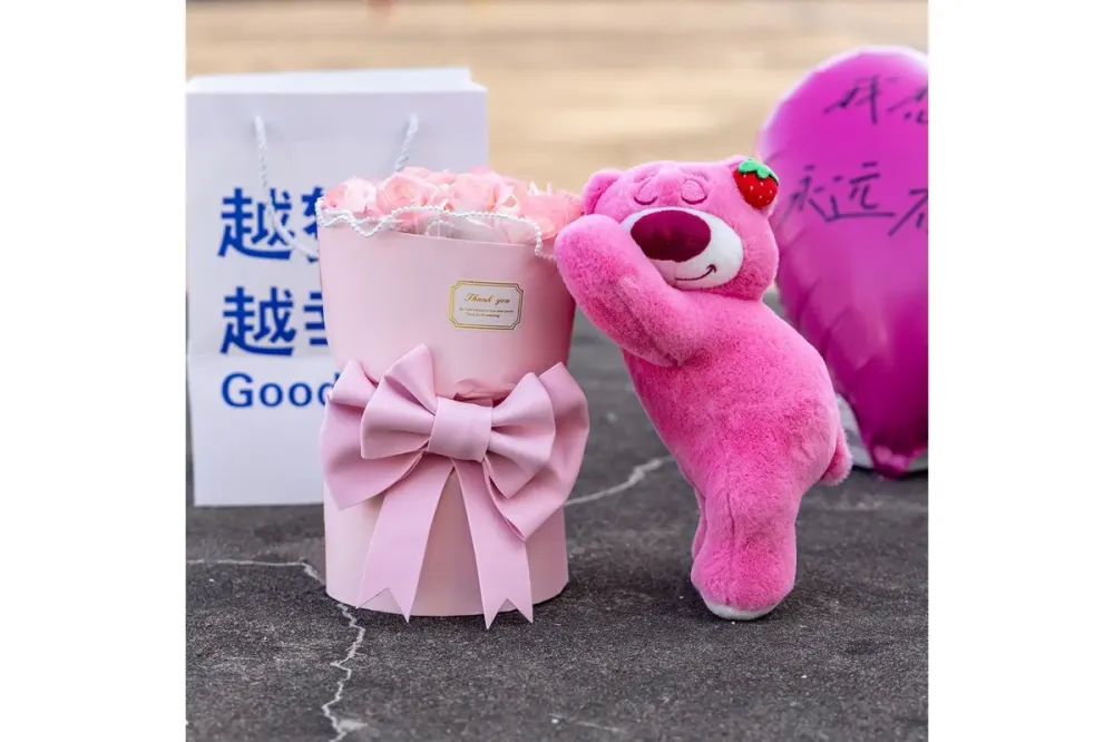 Медведь LED с букетом цветов из мыла (KR-01-1/2) Коломия - фото 2