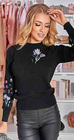 Гарний светр із вишивкою (42-44) Київ
