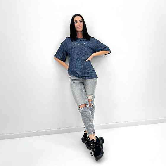 Базовая женская футболка с надписью 