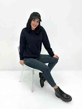 Базовый однотонный свитшот 