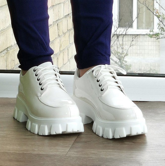Женские Белые Туфли Кроссовки на Тракторной Броги Лаковые Оксфорды (размеры: 36,37,38,39,40,41) - 6-20 Днепр - изображение 9