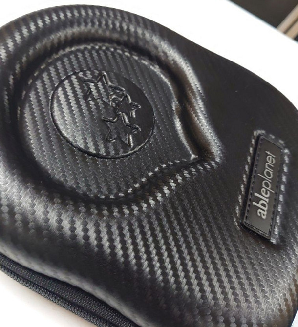 Жёсткий высококачественный плоский чехол для наушников. Харьков - изображение 1