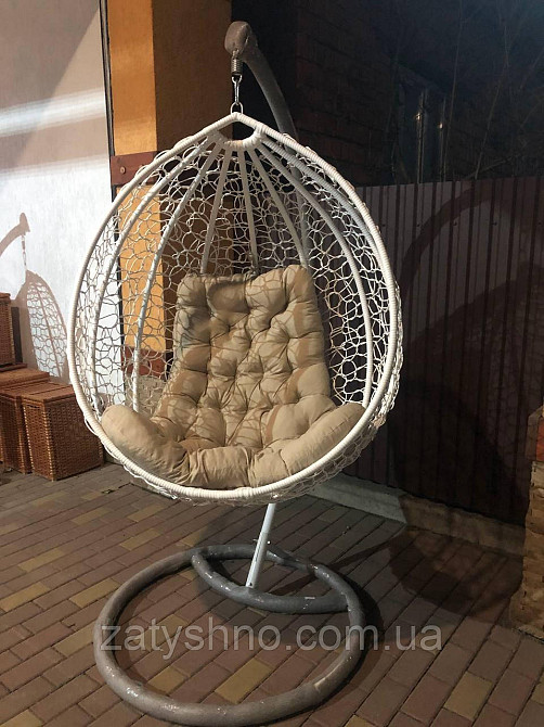 Біле підвісне крісло з кавовою подушкою Київ - фото 4