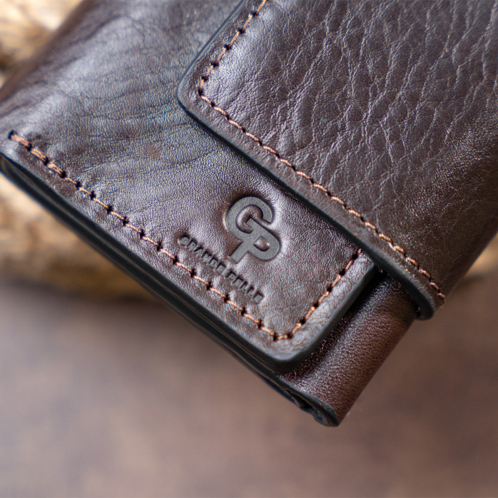 Портмоне вертикальное с хлястиком на магните на одно отделение Коричневое (GRANDE PELLE) Киев - изображение 4