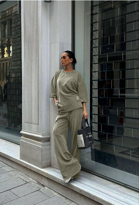 Женский прогулочный костюм двойка: кофта и штаны со стразами коттон 46, Оливковый Одесса - изображение 1