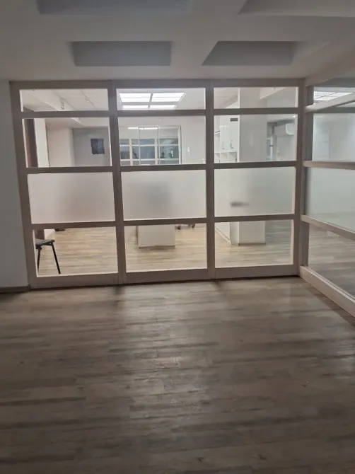 Продам офис 475м, open-space и несколько кабинетов. Ремонт, мебель, стеклянные перегородки, 2 этаж, свой вход с охраной, своя парковка Днепр - изображение 7